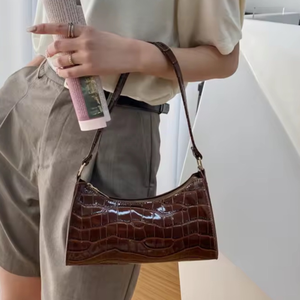 NWT - Purse Brown Crocodile-Embossed Shoulder Bag Leather With Zipper - Stylish - Picture 2 of 3
